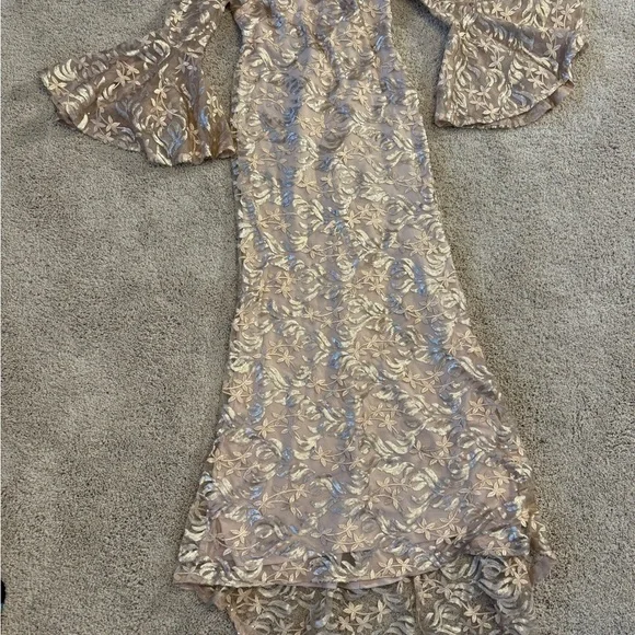 Calvin Klein Gold Long Sleeve Lace Dress - Picture 2 of 6